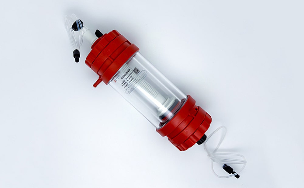 Lab-scale chromatography empty column, available in various specifications (inner diameters);Adjustable adaptor, user-friendly, easier operation;Evenly distributed outflow, making it easy to pack a highly efficient column;Equipped with a thermostatic jacket for easy temperature control during chromatography process.