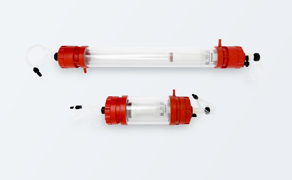 Lab-scale chromatography empty column, available in various specifications (inner diameters);Adjustable adaptor, user-friendly, easier operation;Evenly distributed outflow, making it easy to pack a highly efficient column;Equipped with a thermostatic jacket for easy temperature control during chromatography process.